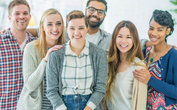 Cara Menyampaikan Ucapan Perpisahan Dengan Teman Kerja Di Kantor Loker